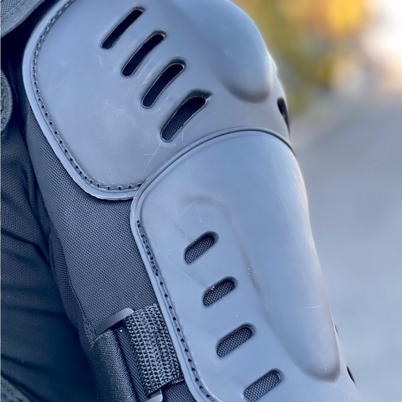 Motorcycle Riding Armor - Picture 8 of 12